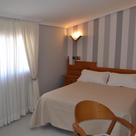 Hotel Piramide Portonovo Szoba fotó