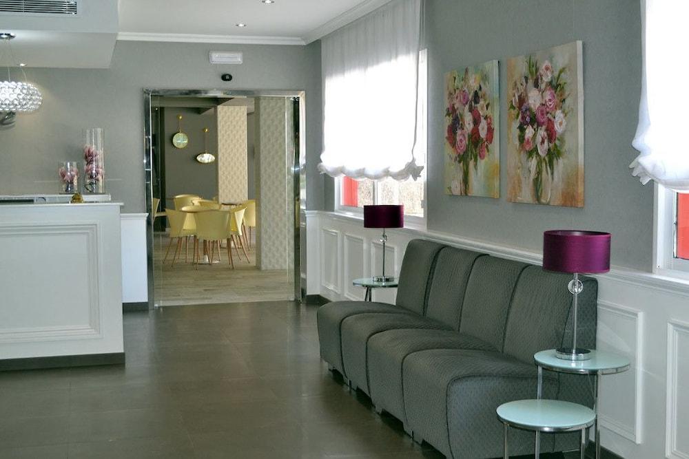 Hotel Piramide Portonovo Kültér fotó