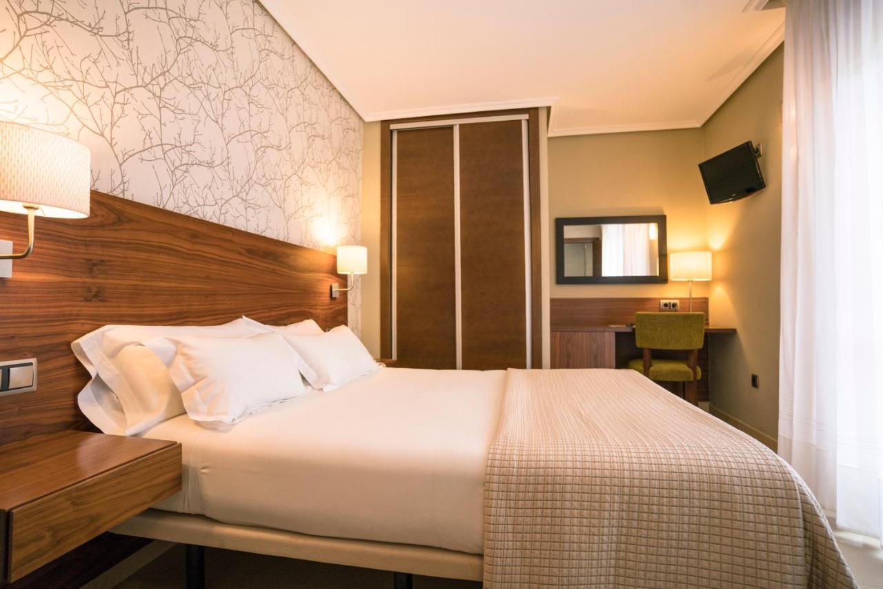 Hotel Piramide Portonovo Kültér fotó