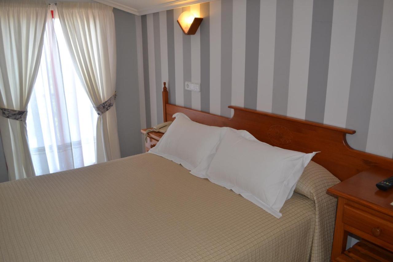 Hotel Piramide Portonovo Szoba fotó