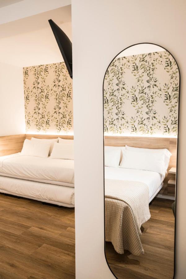 Hotel Piramide Portonovo Kültér fotó