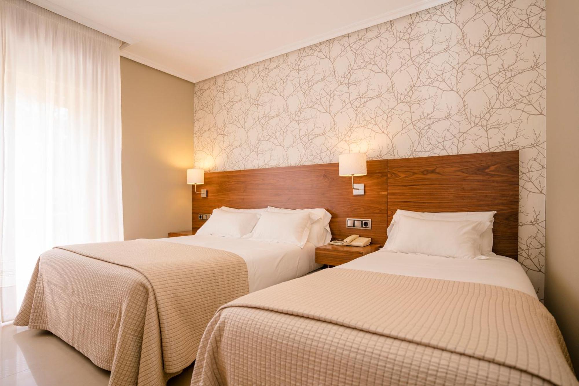 Hotel Piramide Portonovo Szoba fotó