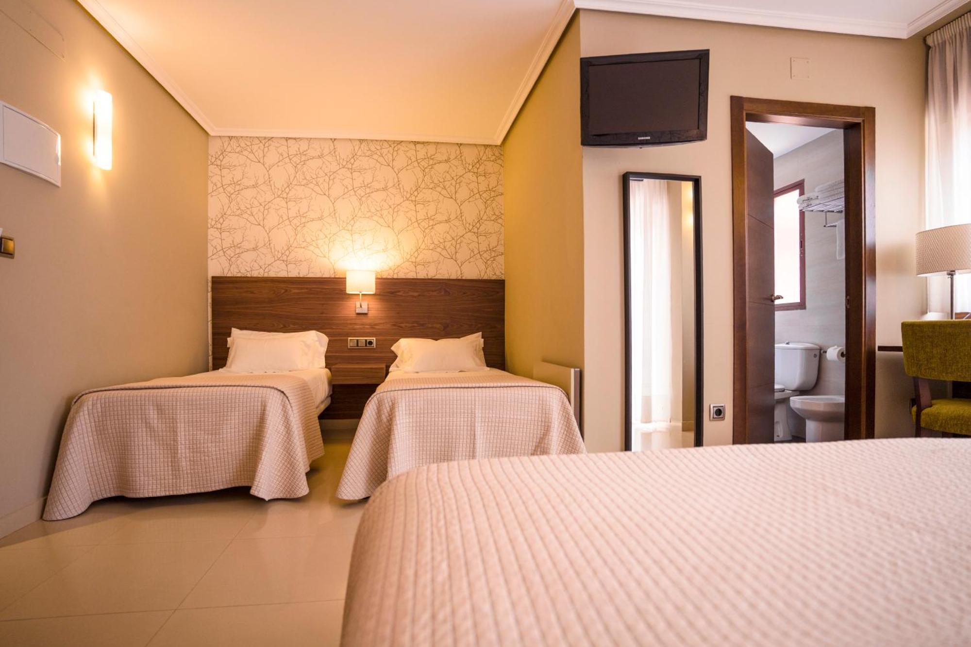 Hotel Piramide Portonovo Szoba fotó