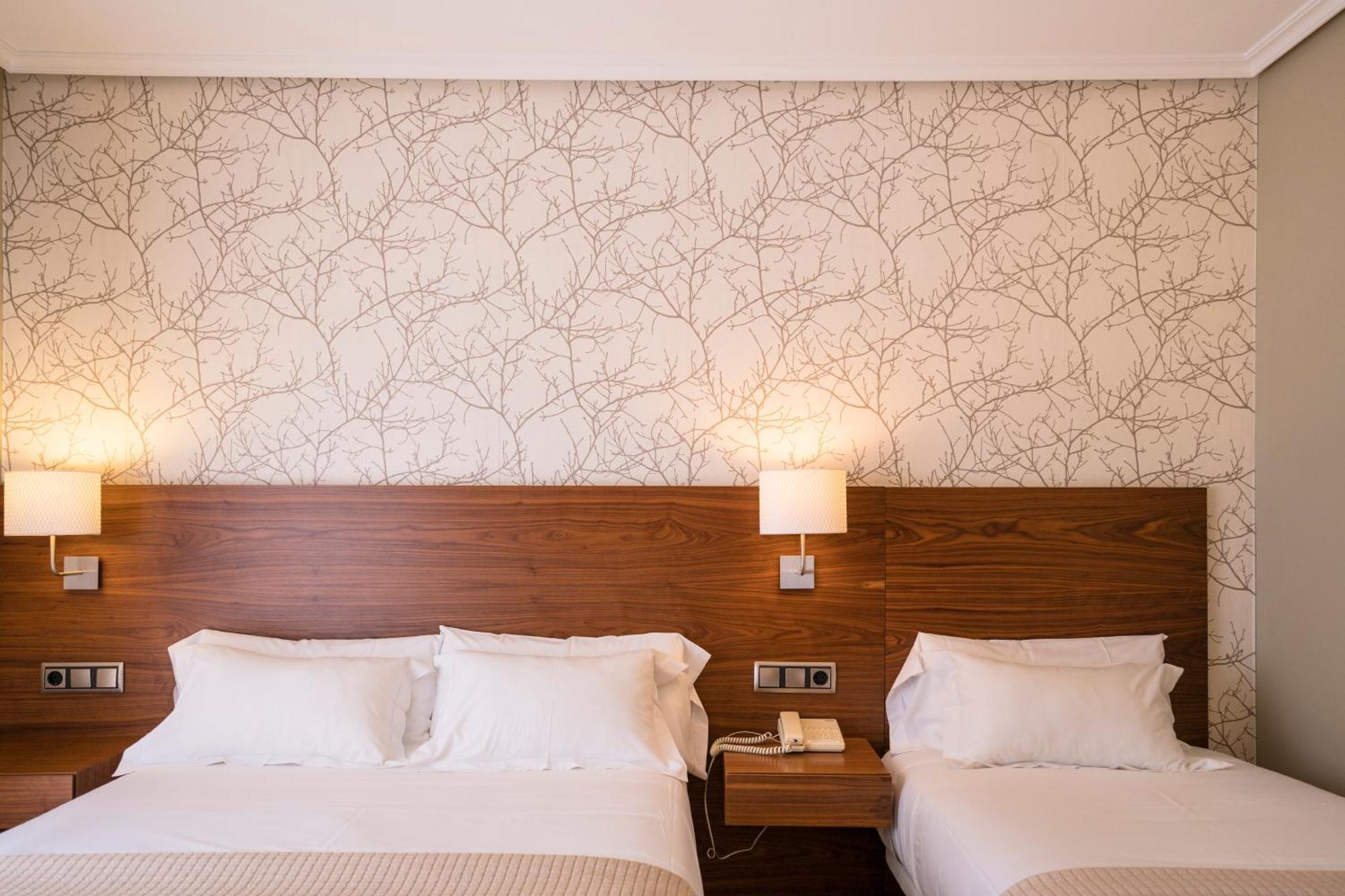 Hotel Piramide Portonovo Szoba fotó