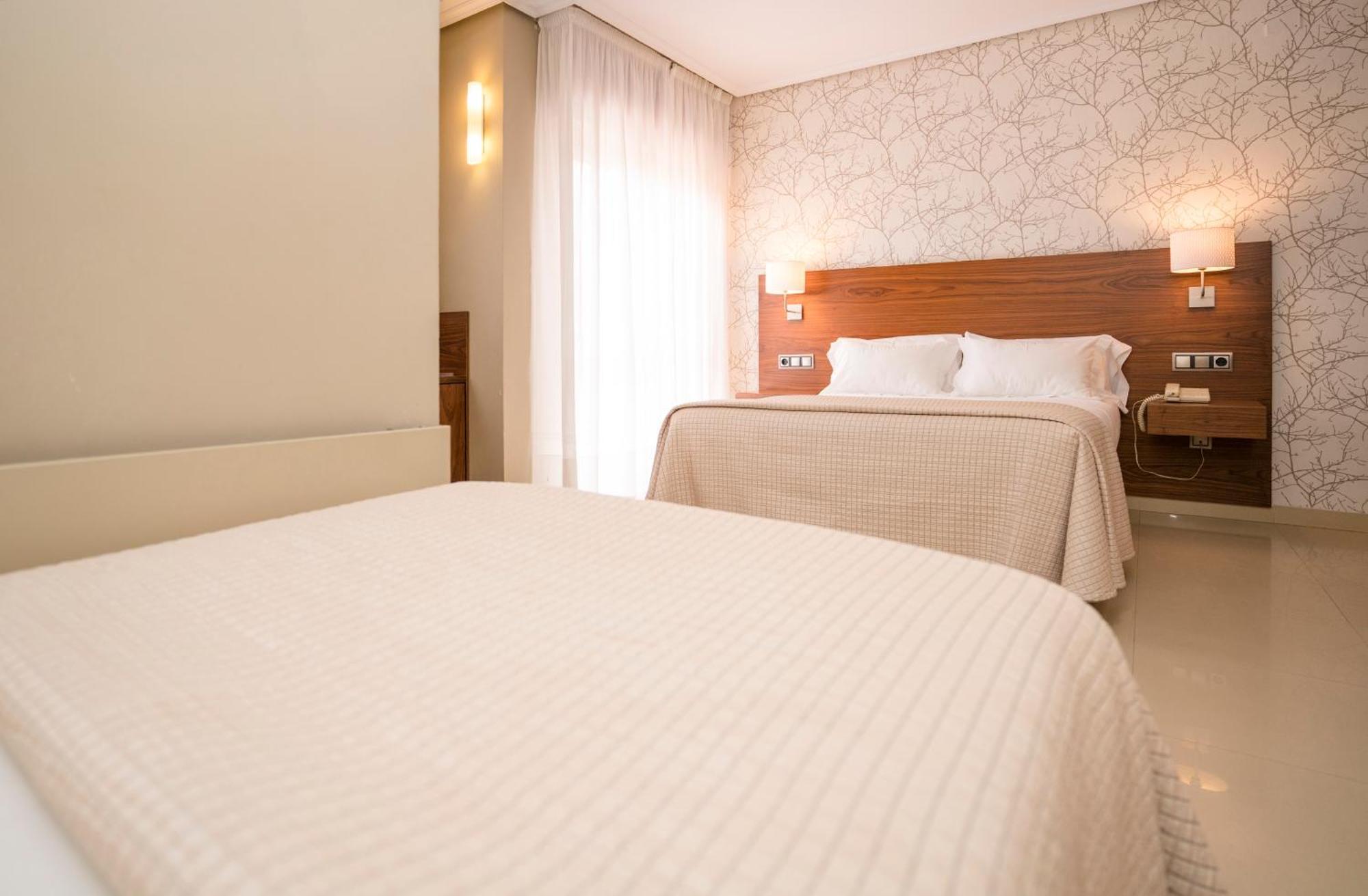 Hotel Piramide Portonovo Szoba fotó