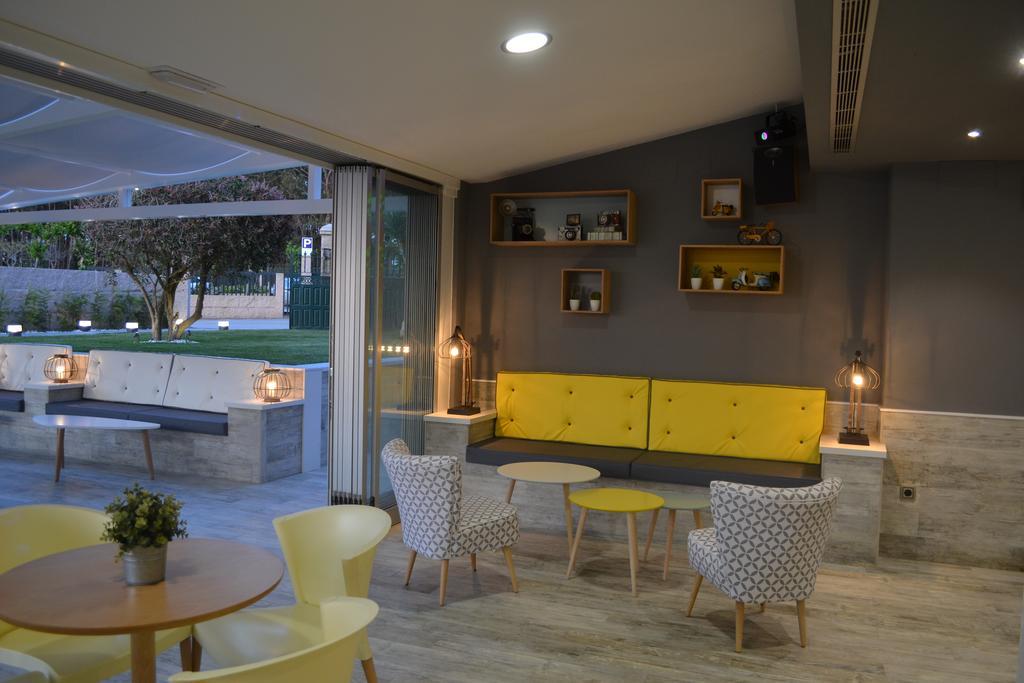 Hotel Piramide Portonovo Kültér fotó
